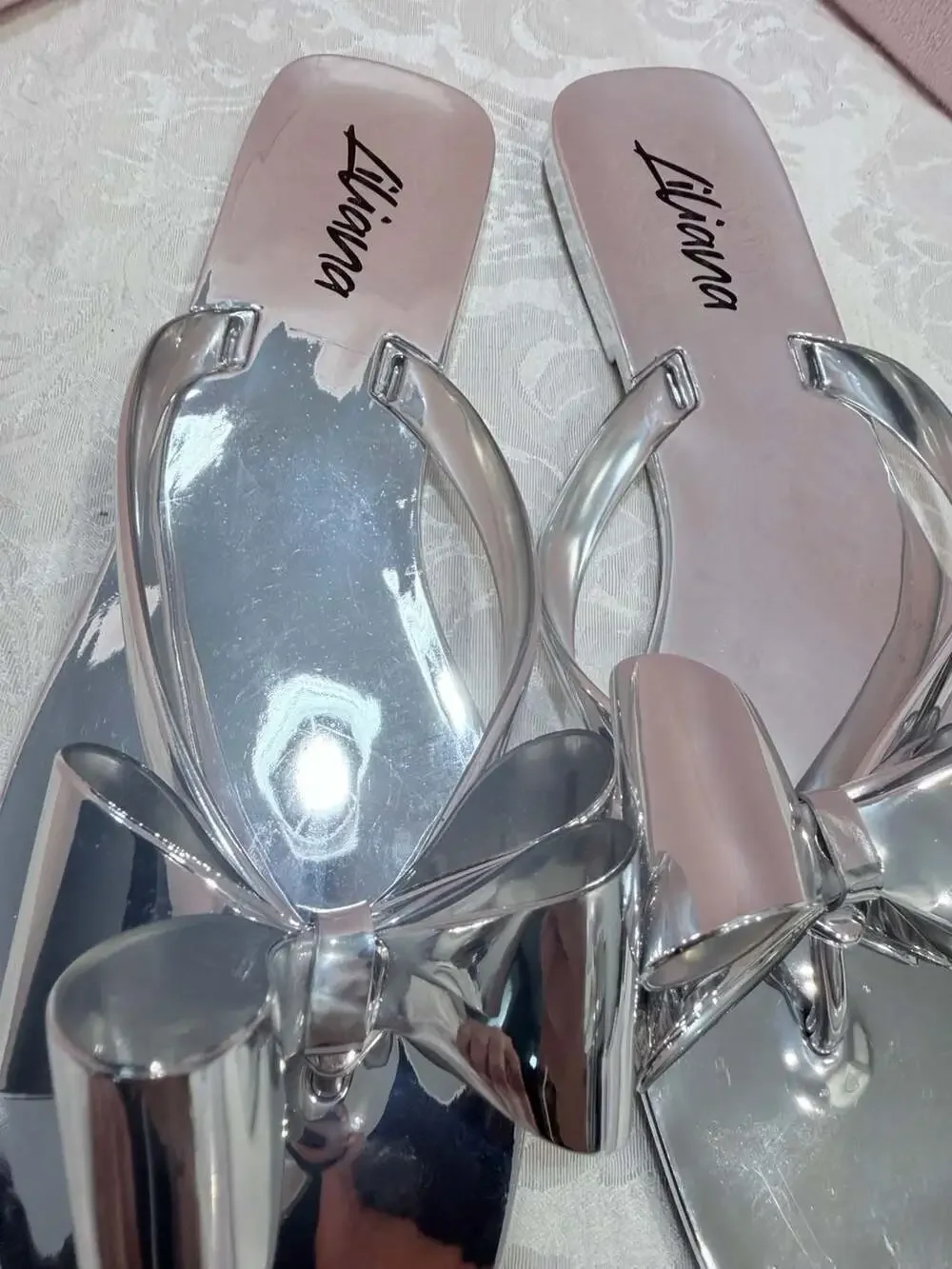 Liliana Silver Metallic Bow Flat Sandals Flip Flops Size US 10